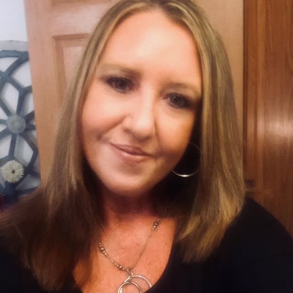 Meet your Posher, Sheri - Picture 1 of 3